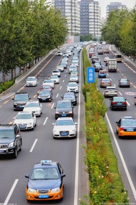4月12日特斯拉官網(wǎng)顯示新一代Roadster跑車已重新開(kāi)放預(yù)訂
